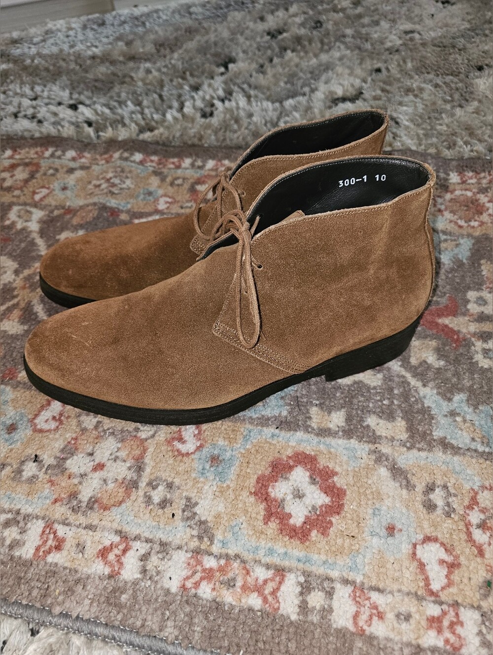 TO BOOT NEW YORK Beautiful Cognac Suede Chukka Boots Size 10 Pre-owned!!